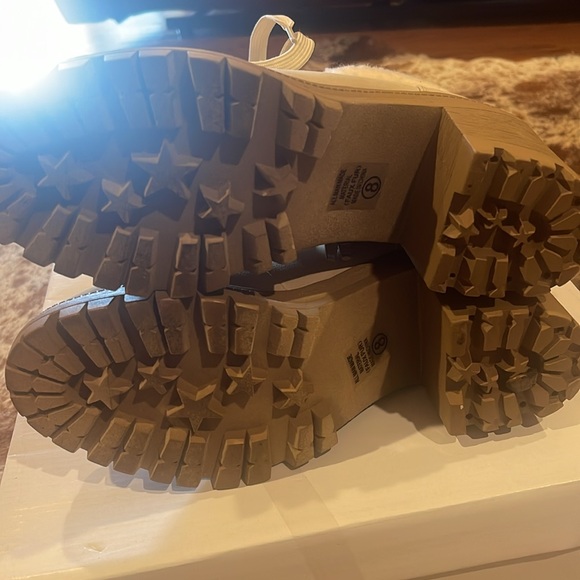 Booties. - Picture 4 of 5